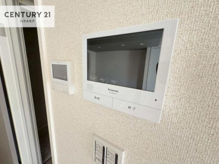 ���̑��@TV���j�^�[�t�C���^�[�t�H���������B���K�҂̊���m�F���Ă���Ή��ł��邽�߁A�h�Ɩʂɂ��z�����ꂽ���S�̐ݔ��ł��B