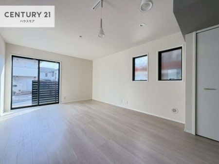 ���r���O�@�傫�ȑ����炽���Ղ�̗z���������閾�邢���r���O�B�J�����̂��郊�r���O�ŉƑ��c���̂��났�̎��Ԃ��߂����܂��I�����̂����w�\�ł��I���񌻒n�ŗz������Ȃǂ��̊����������܂��I