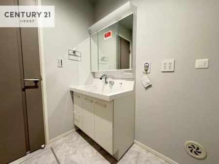 ���ʑ�E���ʏ��@�O�ʋ��d�l�̐��ʏ��́A�g�����Ȃ݂����₷������I���͎��[�ɂȂ��Ă��܂��B�h���C���[�₨���ϓ����Еt������̂Ő��ʑ������X�b�L���ƌ����邱�Ƃ��o���܂��I