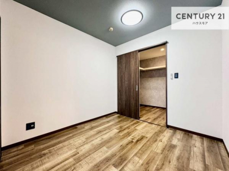 ���r���O�ȊO�̋����@�S�����Ɏ��[�X�y�[�X������Ă���A�ߗނ���p�i���������萮���\�B
���������L�����K�ɂ��g������������A�g������̗ǂ��Ԏ��ł��B