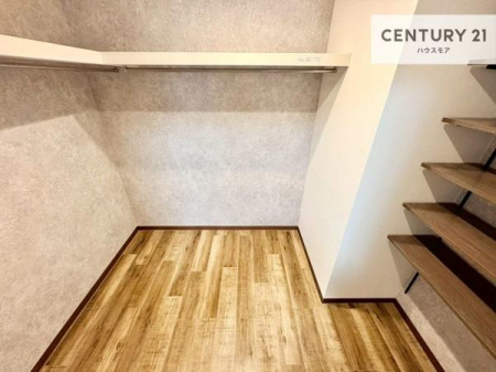 ���[�@��3���̍L�X�E�H�[�N�C���N���[�[�b�g�t���ł��B��������̂��m���Ȃǂ����[���Ă��������ł��ˁI���ɂ���@�������ȂǋG�ߕ��̑傫�ȉƓd�����[�ł��܂��I