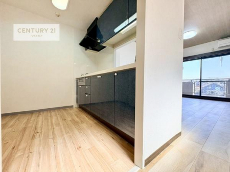 �L�b�`���@��Ƃ肠�钲���X�y�[�X�ō�Ƃ����₷�����K�ȃL�b�`���ł��I
���q�l�ƈꏏ�ɂ��َq������y���߂�L�X�X�y�[�X�ł��B�y�����������ԂɂȂ肻���ł��ˁI