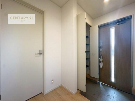 ���ց@�V���[�Y�{�b�N�X�t���B���ւ��Еt�����|�������₷���ł��I
�X�b�L���������ւŌ˂��J�����u�ԁA�������̂���S�n������Ԃ��o�}���Ă���܂��B