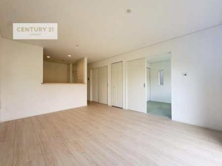 ���r���O�@��؂ȉƑ����W�܂邩�炱��LDK�ɂ͂�����肽���B
�q�����������C�ɏ΂��Ȃ��瑖�����Ă���p�����������u�L���Ƃɂ��ėǂ������v�Ǝv���u�Ԃł��B