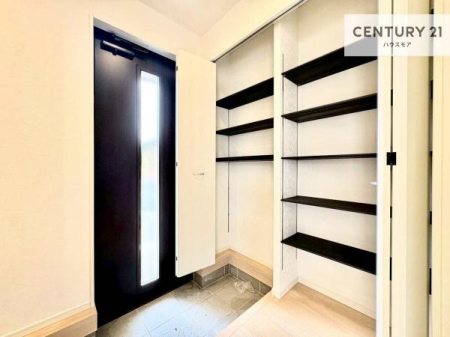 ���ց@�V���[�Y�{�b�N�X�t���Ȃ̂ŁA���ւ��Еt�����|�������₷���ł��I
�X�b�L���������ւŌ˂��J�����u�ԁA�������̂���S�n������Ԃ��o�}���Ă���܂��B