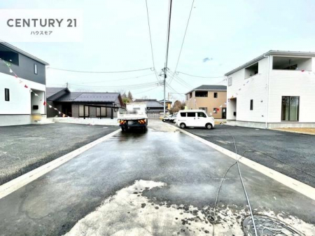 ���̑����n�@�O�ʓ��H��6���I�z����ǍD�ȗ��n�ł��B
�Ԍɓ��ꂪ���ȕ������S�ł��ˁB