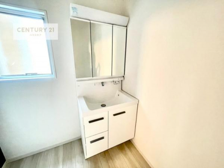 ���ʑ�E���ʏ��@�O�ʋ��d�l�̐��ʏ��́A�g�����Ȃ݂����₷������I���͎��[�ɂȂ��Ă��܂��B�h���C���[�₨���ϓ����Еt������̂Ő��ʑ������X�b�L���ƌ����邱�Ƃ��o���܂��I