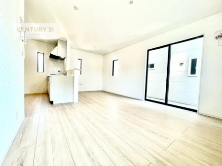 ���r���O�@�傫�ȑ����炽���Ղ�̗z���������閾�邢���r���O�B�J�����̂��郊�r���O�ŉƑ��c���̂��났�̎��Ԃ��߂����܂��I