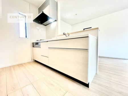 �L�b�`���@��l�C�̑Ζʎ��V�X�e���L�b�`�����̗p���Ă��܂��I���Ƒ��̃R�~���j�P�[�V���������R�Ƒ�����݌v�ł��B
���q�l�ɂ��ڂ��͂��̂Ŋ������ł��ˁI�L�X�g���ĉ��K�ō�Ƃ��i�݂܂��B