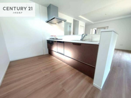 �L�b�`���@��Ƃ肠�钲���X�y�[�X�ō�Ƃ����₷�����K�ȃL�b�`���ł��I
���q�l�ƈꏏ�ɂ��َq������y���߂�L�X�X�y�[�X�ł��B�y�����������ԂɂȂ肻���ł��ˁI