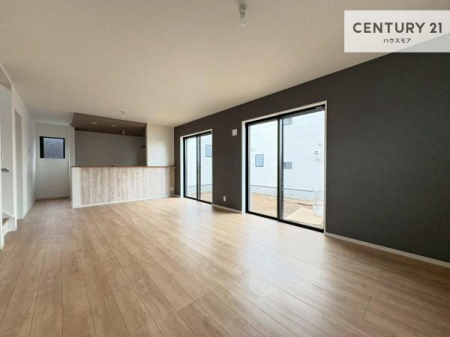 ���r���O�@�S�n�ǂ����r���O�͉Ƒ������R�ƏW�܂�܂��B�Ƒ��c�R�̎��Ԃ����������ł��B���Ƒ��ƁA����w�[���������Ԃ��߂��������ł��ˁB