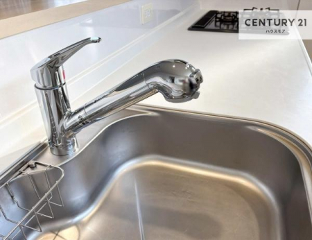 �L�b�`���@��l�C�̑Ζʎ��V�X�e���L�b�`�����̗p���Ă��܂��I���Ƒ��̃R�~���j�P�[�V���������R�Ƒ�����݌v�ł��B
���q�l�ɂ��ڂ��͂��̂Ŋ������ł��ˁI�L�X�g���ĉ��K�ō�Ƃ��i�݂܂��B