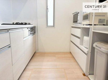 �L�b�`���@��Ƃ肠�钲���X�y�[�X�ō�Ƃ����₷�����K�ȃL�b�`���ł��I
���q�l�ƈꏏ�ɂ��َq������y���߂�L�X�X�y�[�X�ł��B�y�����������ԂɂȂ肻���ł��ˁI