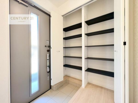 ���ց@�V���[�Y�{�b�N�X�t���B���ւ��Еt�����|�������₷���ł��I
�X�b�L���������ւŌ˂��J�����u�ԁA�������̂���S�n������Ԃ��o�}���Ă���܂��B