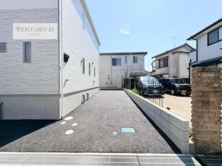 ���ԏ�@���ԃX�y�[�X��2�䕪����܂��I�Z�J���h�J�[�͂������A�o�C�N�⎩�]�ԂȂǂ��u���ꏊ�ɍ���܂���B