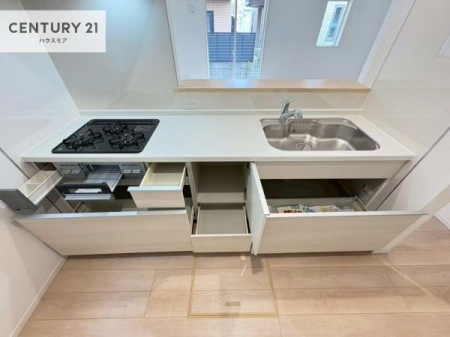 �L�b�`���@���[�͂̍����V�X�e���L�b�`���ŁA��������H�����������Еt���A�L�X�Ƃ�����Ԃŉ��K�ɗ������y���߂܂��B