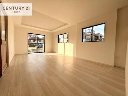 ���r���O�@�D�����z���܂肪���r���O����ł���ċ��S�n�̗ǂ���Ԃ����o���Ă���܂��I
���났�̎��Ԃ��߂����܂��I�y���n�̔���J�Ò��z