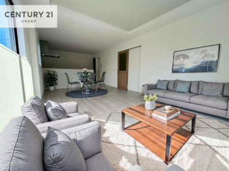 ���r���O�@�Ƌ��CG�p�[�X�ł��B��؂ȉƑ����W�܂邩�炱��LDK�ɂ͂�����肽���B
�q�����������C�ɏ΂��Ȃ��瑖�����Ă���p�����������u�L���Ƃɂ��ėǂ������v�Ǝv���u�Ԃł��B�y���n�̔���J�Ò��z