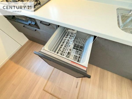 �L�b�`���@�H��@�t���̃L�b�`���ł��I�Z���������r��h�~�Ƃ��đ�ϊ��􂷂�֗��Ȏd�l�ł��I�r���g�C���Ȃ̂ŃL�b�`���̏ꏊ����炸�����X�y�[�X���L���g�����Ƃ��o���܂��I�y���n�̔���J�Ò��z