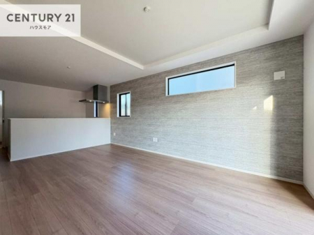 ���r���O�@�D�����z���܂肪���r���O����ł���ċ��S�n�̗ǂ���Ԃ����o���Ă���܂��I
���났�̎��Ԃ��߂����܂��I�y���n�̔���J�Ò��z