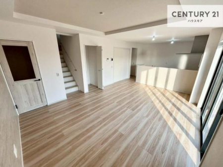 ���r���O�@�S�n�ǂ����r���O�͉Ƒ������R�ƏW�܂�܂��B�Ƒ��c�R�̎��Ԃ����������ł��B���Ƒ��ƁA����w�[���������Ԃ��߂��������ł��ˁB�y���n�̔���J�Ò��z