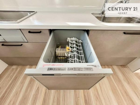 �L�b�`���@�H��@�t���̃L�b�`���ł��I�Z���������r��h�~�Ƃ��đ�ϊ��􂷂�֗��Ȏd�l�ł��I�r���g�C���Ȃ̂ŃL�b�`���̏ꏊ����炸�����X�y�[�X���L���g�����Ƃ��o���܂��I�y���n�̔���J�Ò��z