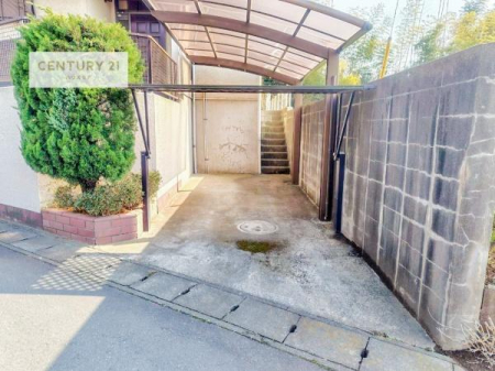 ���ԏ�@�J�[�|�[�g�t���ł��̂ő�؂Ȉ��Ԃ��J���A�~�̎����ɂ͑����������Ă���܂��B
���Ј�x�A���C�y�ɂ��₢���킹���������B