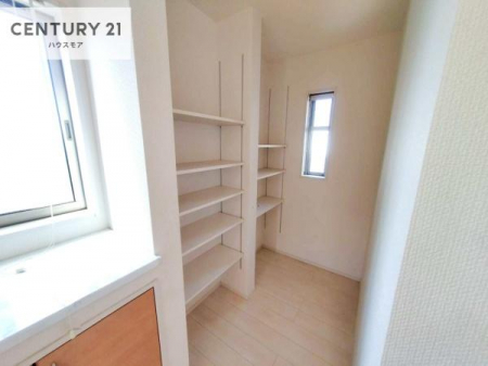 ���[�@�p���g���[�t���I���Ă�������A�H�ނ̃X�g�b�N���X�b�L�����ڂ��邱�Ƃ��ł��܂��I
���񌻒n�ł��m���߂��������B