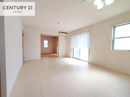 ���r���O�@�傫�ȑ����炽���Ղ�̗z���������閾�邢���r���O�B�J�����̂��郊�r���O�ŉƑ��c���̂��났�̎��Ԃ��߂����܂��I