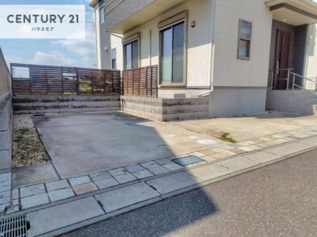 ���ԏ�@���ԃX�y�[�X��2�䕪����܂��I�Z�J���h�J�[�͂������A�o�C�N�⎩�]�ԂȂǂ��u���ꏊ�ɍ���܂���B