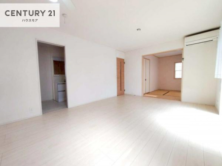 ���r���O�@�D�����z���܂肪���r���O����ł���ċ��S�n�̗ǂ���Ԃ����o���Ă���܂��I
���났�̎��Ԃ��߂����܂��I