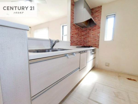 �L�b�`���@��Ƃ肠�钲���X�y�[�X�ō�Ƃ����₷�����K�ȃL�b�`���ł��I
���q�l�ƈꏏ�ɂ��َq������y���߂�L�X�X�y�[�X�ł��B�y�����������ԂɂȂ肻���ł��ˁI