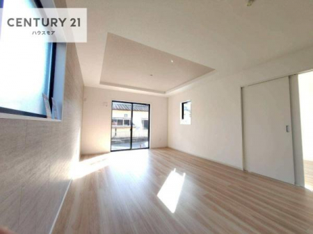 ���r���O�@�D�����z���܂肪���r���O����ł���ċ��S�n�̗ǂ���Ԃ����o���Ă���܂��I
���났�̎��Ԃ��߂����܂��I