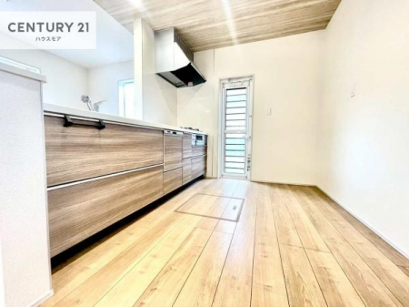 �L�b�`���@��Ƃ肠�钲���X�y�[�X�ō�Ƃ����₷�����K�ȃL�b�`���ł��I
���q�l�ƈꏏ�ɂ��َq������y���߂�L�X�X�y�[�X�ł��B�y�����������ԂɂȂ肻���ł��ˁI