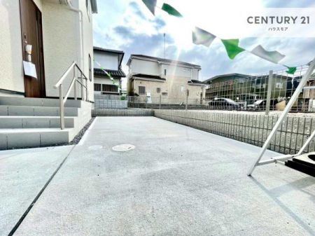 ���ԏ�@���ԃX�y�[�X��2�䕪����܂��I�Z�J���h�J�[�͂������A�o�C�N�⎩�]�ԂȂǂ��u���ꏊ�ɍ���܂���B