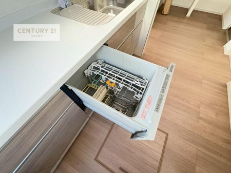 �L�b�`���@�H��@�t���̃L�b�`���ł��I�Z���������r��h�~�Ƃ��đ�ϊ��􂷂�֗��Ȏd�l�ł��I�r���g�C���Ȃ̂ŃL�b�`���̏ꏊ����炸�����X�y�[�X���L���g�����Ƃ��o���܂��I