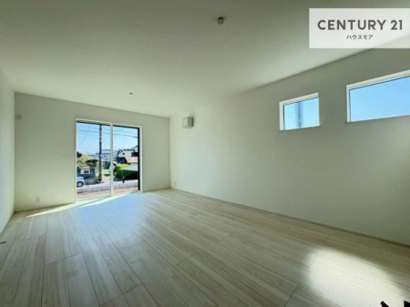 ���r���O�@�傫�ȑ����炽���Ղ�̗z���������閾�邢���r���O�B�J�����̂��郊�r���O�ŉƑ��c���̂��났�̎��Ԃ��߂����܂��I