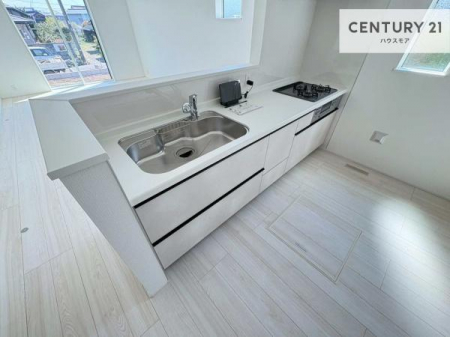 �L�b�`���@��l�C�̑Ζʎ��V�X�e���L�b�`�����̗p���Ă��܂��I���Ƒ��̃R�~���j�P�[�V���������R�Ƒ�����݌v�ł��B
���q�l�ɂ��ڂ��͂��̂Ŋ������ł��ˁI�L�X�g���ĉ��K�ō�Ƃ��i�݂܂��B