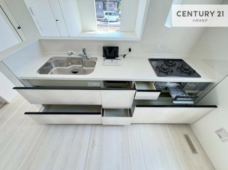 �L�b�`���@���[�͂̍����V�X�e���L�b�`���ŁA��������H�����������Еt���A�L�X�Ƃ�����Ԃŉ��K�ɗ������y���߂܂��B