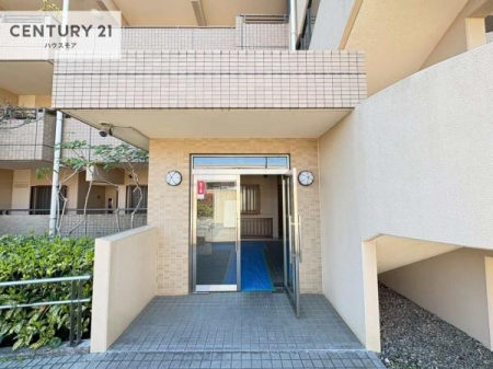 �G���g�����X�@�z������̗ǂ��G���g�����X�́A���Ƒ��₨�q�l���������}���Ă���܂��B
�����̕�炵�ɐS�n�悳�������炵�Ă�����Ԃł��B