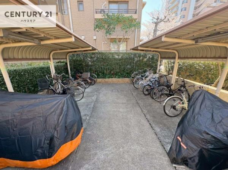 ���̑����p���@���֏ꊮ���ŁA���q���܂̎��]�Ԃ�ʋΗp�̎��]�Ԃ����S���Ēu���܂��B���Ƒ��ɂ����ꂵ���֗��Ȑݔ��ł��B
�󂫏󋵂����C�y�ɂ��₢���킹���������B