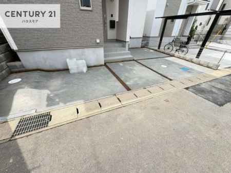 ���ԏ�@���ԃX�y�[�X��2�䕪����܂��I�Z�J���h�J�[�͂������A�o�C�N�⎩�]�ԂȂǂ��u���ꏊ�ɍ���܂���B