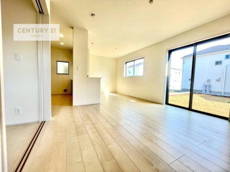 ���r���O�@�傫�ȑ����炽���Ղ�̗z���������閾�邢���r���O�B�J�����̂��郊�r���O�ŉƑ��c���̂��났�̎��Ԃ��߂����܂��I