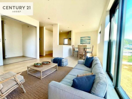 ���r���O�@�Ƌ��CG�p�[�X�ł��B�S�n�ǂ����r���O�͉Ƒ������R�ƏW�܂�܂��B�Ƒ��c�R�̎��Ԃ����������ł��B���Ƒ��ƁA����w�[���������Ԃ��߂��������ł��ˁB