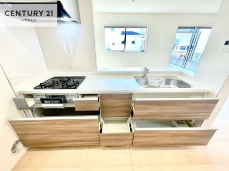 �L�b�`���@���[�͂̍����V�X�e���L�b�`���ŁA��������H�����������Еt���A�L�X�Ƃ�����Ԃŉ��K�ɗ������y���߂܂��B