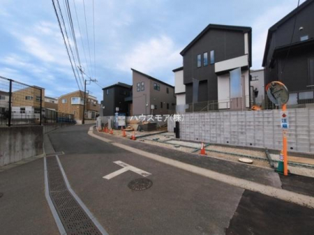 ���̑����n�@�O�ʓ��H��5.7���I�z����ǍD�ȗ��n�ł��B
�Ԍɓ��ꂪ���ȕ������S�ł��ˁB