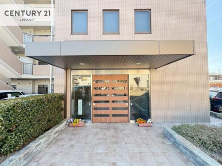 �G���g�����X�@�z������̗ǂ��G���g�����X�́A���Ƒ��₨�q�l���������}���Ă���܂��B
�����̕�炵�ɐS�n�悳�������炵�Ă�����Ԃł��B