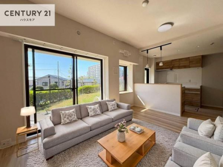 ���r���O�@�Ƌ��CG�p�[�X�ł��B�S�n�ǂ����r���O�͉Ƒ������R�ƏW�܂�܂��B�Ƒ��c�R�̎��Ԃ����������ł��B���Ƒ��ƁA����w�[���������Ԃ��߂��������ł��ˁB