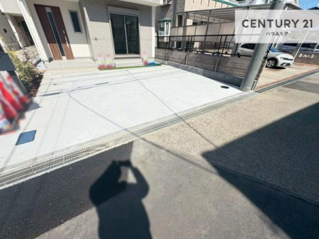 ���ԏ�@���ԃX�y�[�X��2�䕪����܂��I�Z�J���h�J�[�͂������A�o�C�N�⎩�]�ԂȂǂ��u���ꏊ�ɍ���܂���B