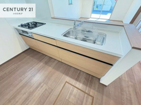 �L�b�`���@��Ƃ肠�钲���X�y�[�X�ō�Ƃ����₷�����K�ȃL�b�`���ł��I
���q�l�ƈꏏ�ɂ��َq������y���߂�L�X�X�y�[�X�ł��B�y�����������ԂɂȂ肻���ł��ˁI